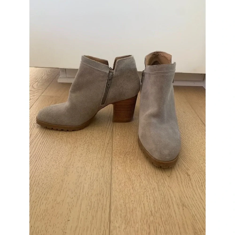 Lucky Brand Grey Suede Ankle Boots Lug Sole Stacked Heel Booties Womens 7.5 M 38